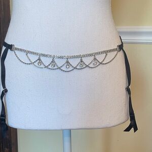 Victoria’s Secret Sexy delicate Chain stretch garter Belt with sparkly accents